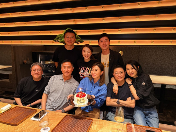 佘诗曼生日饭局合照意外踢爆一女星新恋情 同场惊见张国荣挚爱“唐唐”