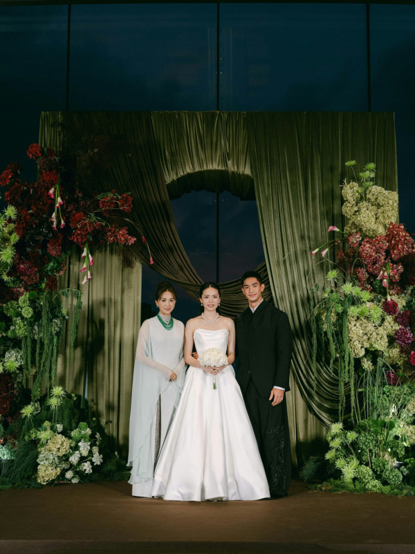 吳婉芳公開二子胡智同溫馨婚宴照！「最美奶奶」逆齡靚樣搶鏡靚過新抱