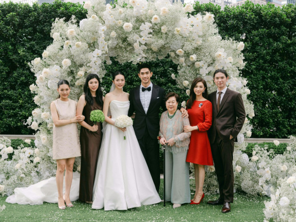吳婉芳公開二子胡智同溫馨婚宴照！「最美奶奶」逆齡靚樣搶鏡靚過新抱