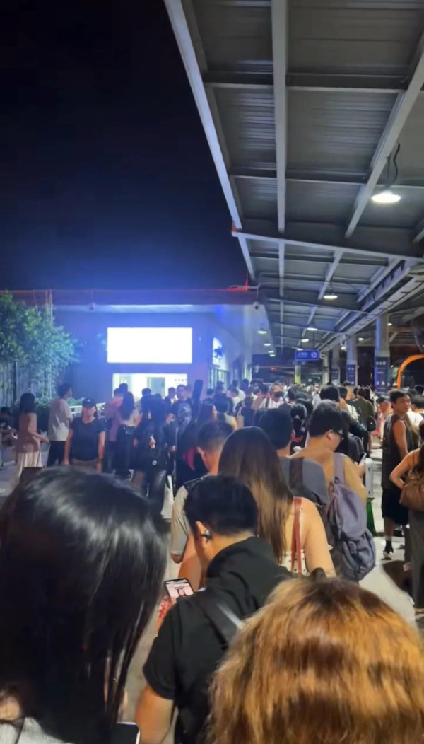 深圳湾口岸大爆满！排队1.5小时才过关 港人崩溃自嘲：玩到最后1秒的代价
