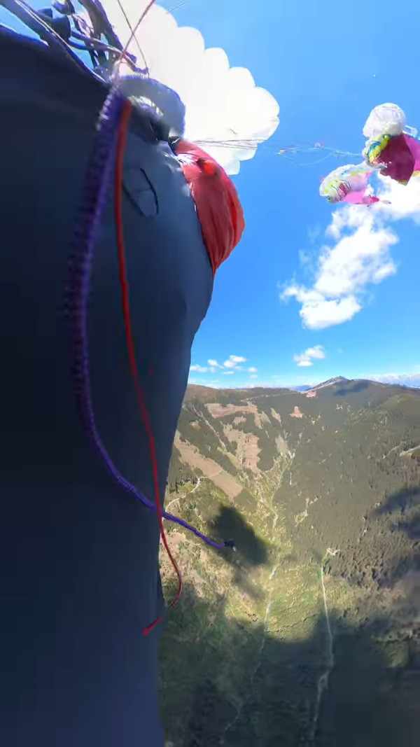 運動相機拍下生死一刻！ 輕型飛機撞爛滑翔傘 44歲女慶生飛墮極速開傘奇蹟生還僅輕傷 