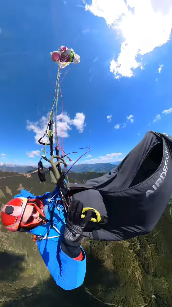運動相機拍下生死一刻！ 輕型飛機撞爛滑翔傘 44歲女慶生飛墮極速開傘奇蹟生還僅輕傷 