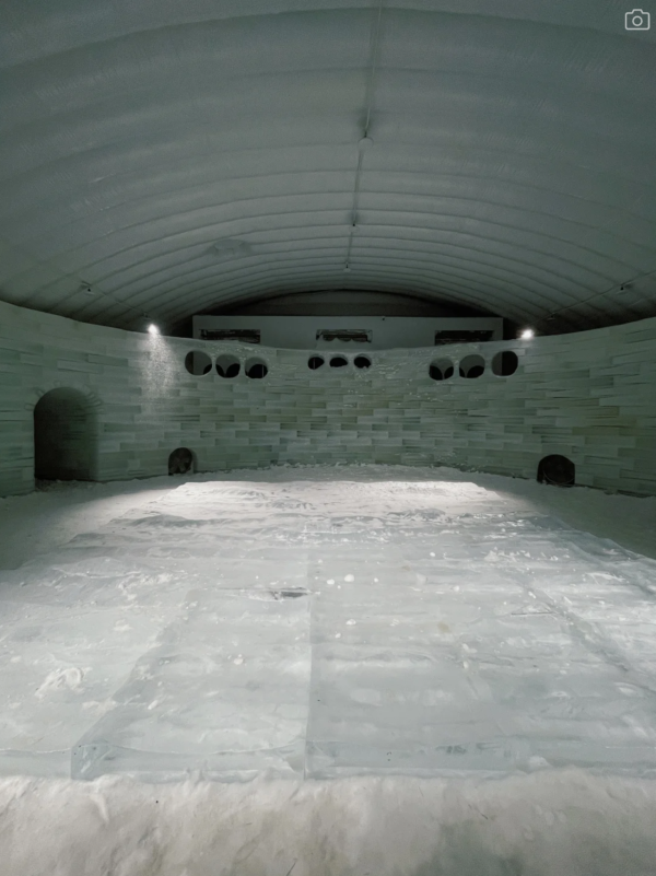 深圳沉浸式「零下20度」冰雪展！走入巨型氣膜踩30厘米厚真雪、坐冰封王座 