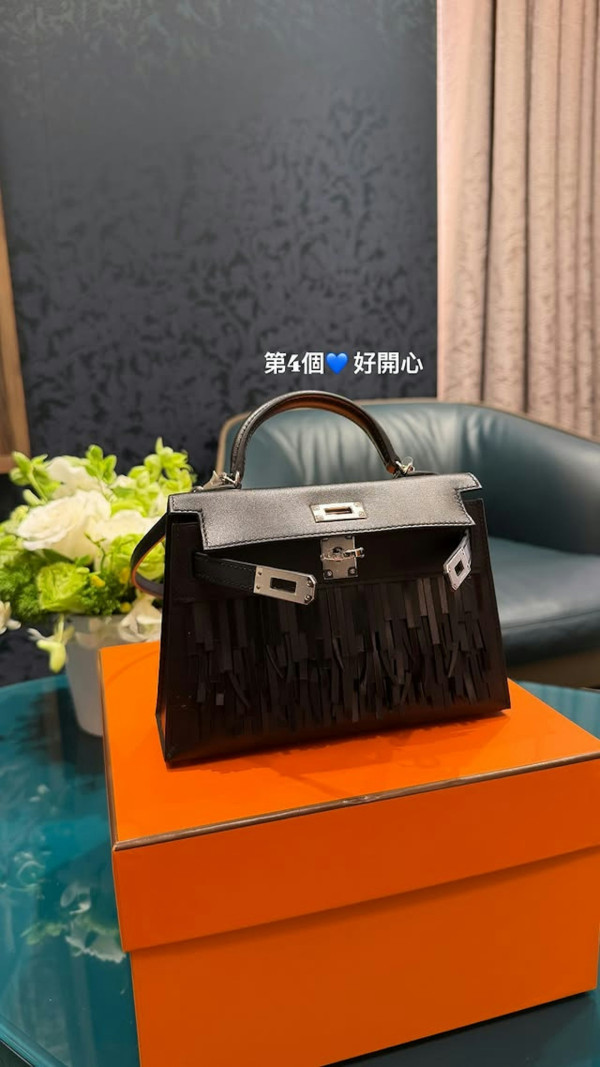 TVB人妻炫富晒70萬「藍盒子」超限量愛馬仕！一屋名牌手袋冇晒目標︰唔知買咩