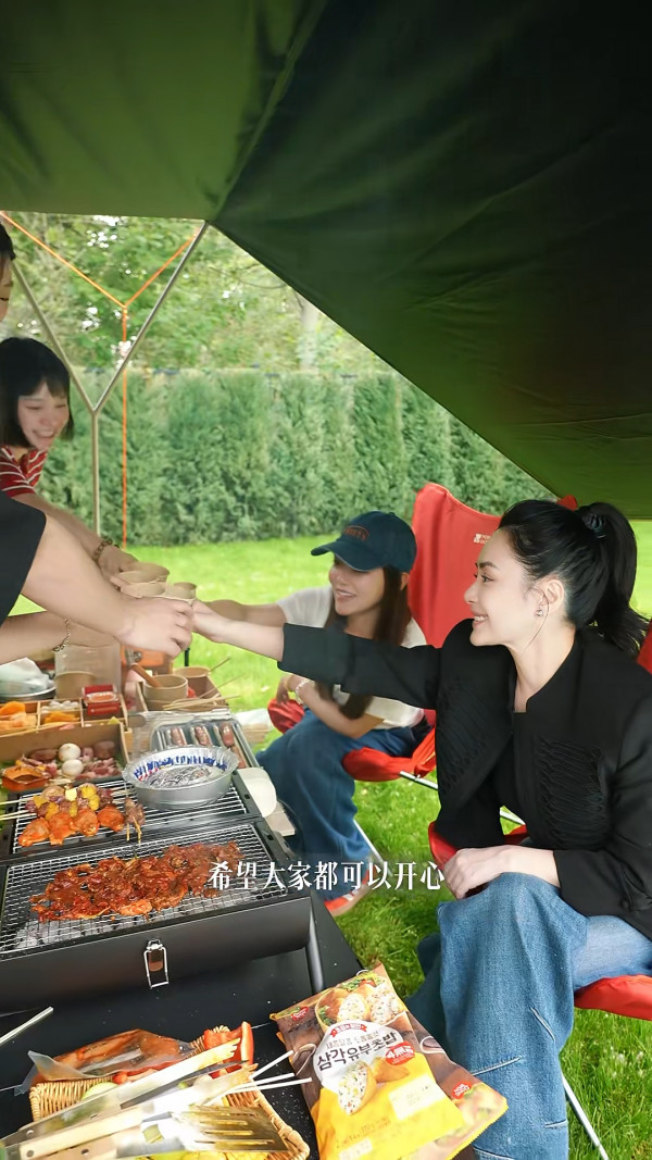 阿嬌激罕曝光奢華頂級豪宅內貌！花園草坪如自家森林 巨型院子未算最誇張