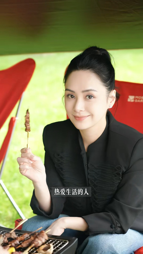 阿嬌激罕曝光奢華頂級豪宅內貌！花園草坪如自家森林 巨型院子未算最誇張