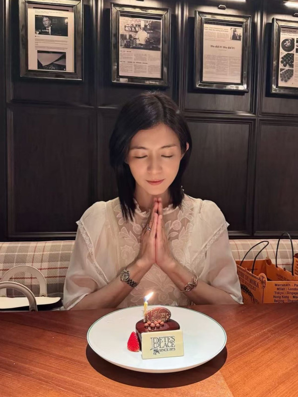 楊采妮52歲生日晒冰河級凍齡美貌！真實容貌曝光氣質驚艷網民：真正的玉女