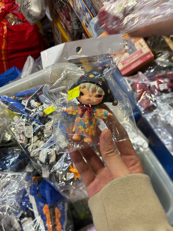 门面超不起眼！游客惊揭旺角“港版秋叶原”别有洞天：一箱箱绝版货！网友爆：3点前别去 附3大玩具寻宝点