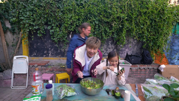 周游人生︱瑞典人因一事远赴云南做农夫 采蜂蜜卖有机菜坚持“自己种自己食”