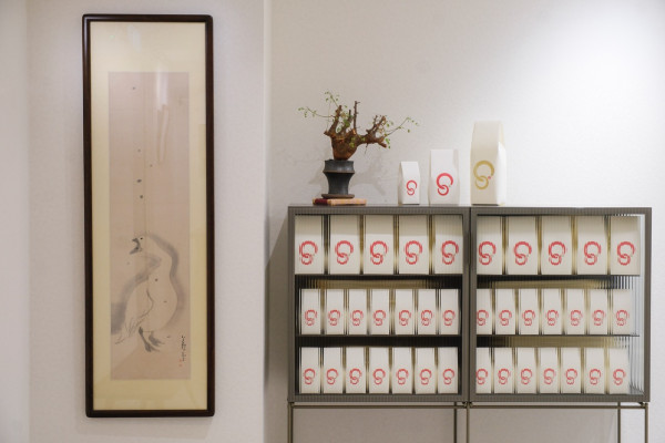 本地高端品牌「世干」引領中式傳統零食精品化 極低糖獨立包裝蛋卷/藝術家設計紙質禮盒