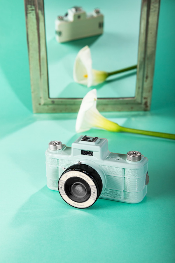 Lomography 復刻全景相機新色 Sprocket Rocket Strawberry Fusion & Mint Fusion 同步抵港