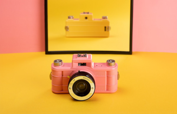 Lomography 復刻全景相機新色 Sprocket Rocket Strawberry Fusion & Mint Fusion 同步抵港