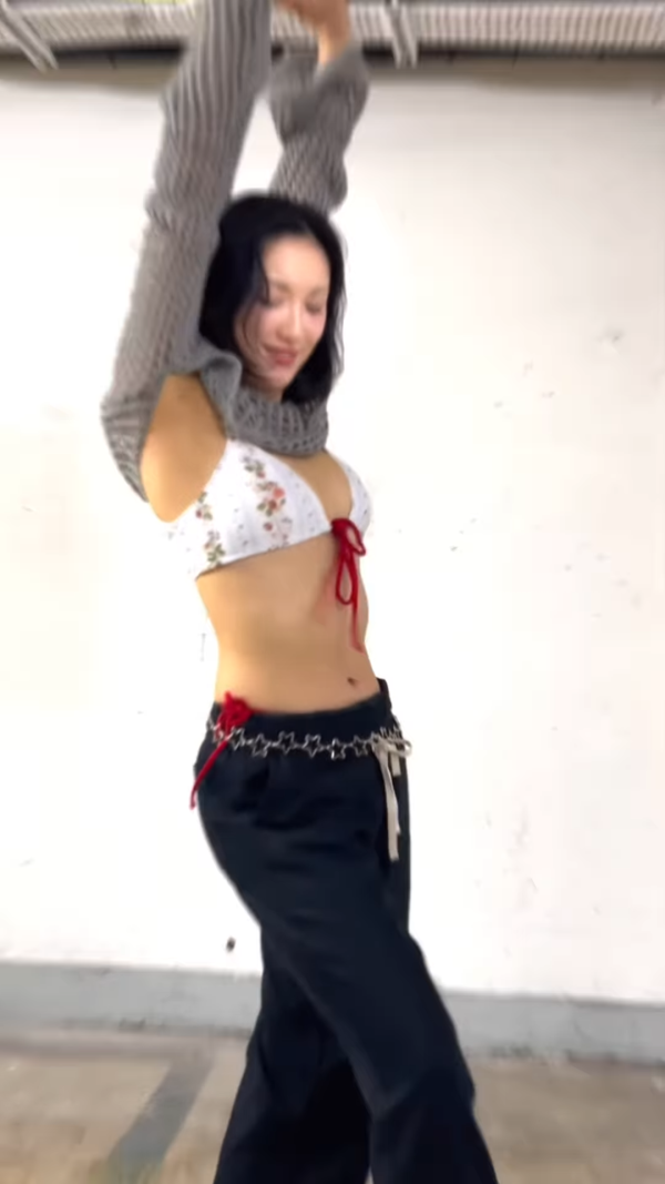 石修儿媳林佑蔚停车场性感热舞狂扭!动作猛烈险走光惹网友惊呼:真系望到