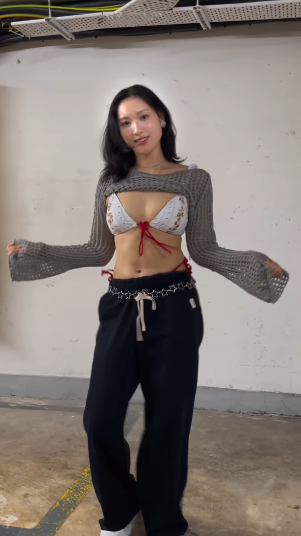 石修儿媳林佑蔚停车场性感热舞狂扭！动作猛烈险走光惹网友惊呼：真系望到