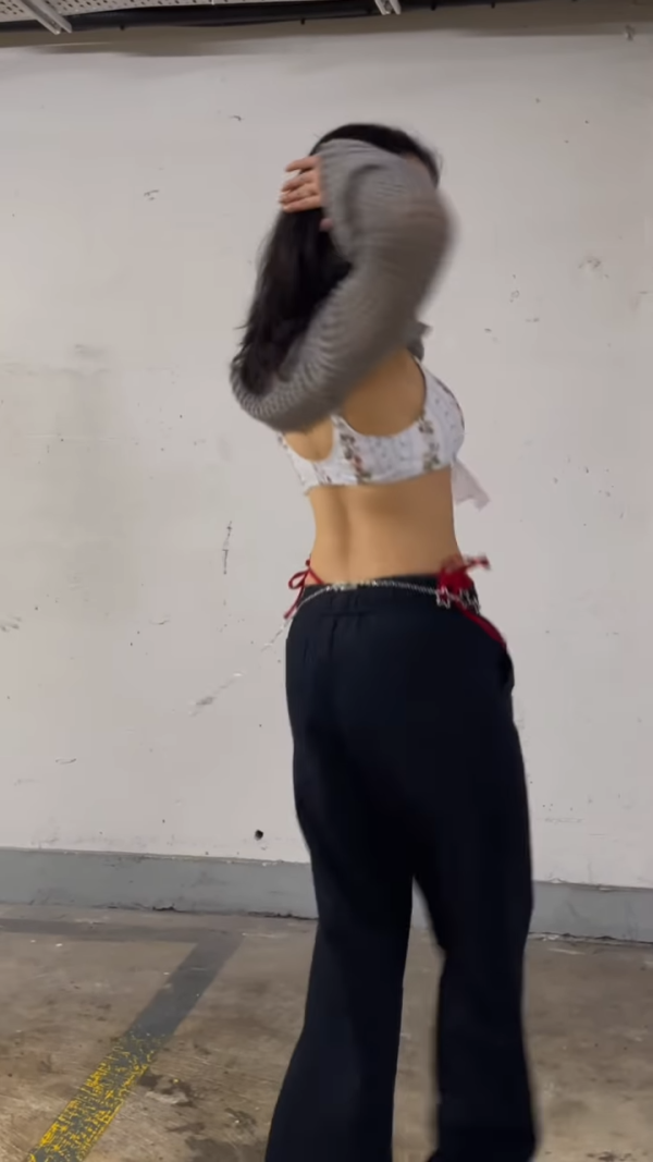 石修儿媳林佑蔚停车场性感热舞狂扭！动作猛烈险走光惹网友惊呼：真系望到