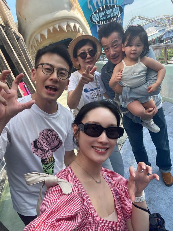 石修儿媳林佑蔚停车场性感热舞狂扭！动作猛烈险走光惹网友惊呼：真系望到