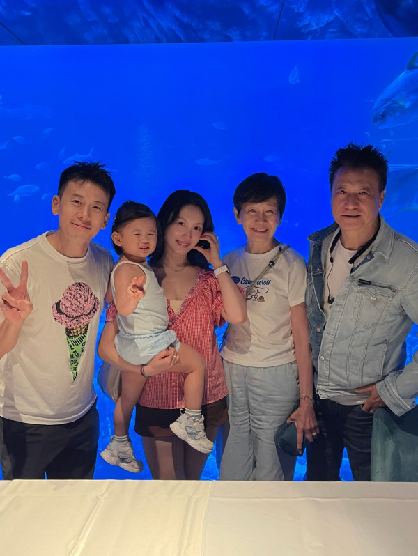 石修儿媳林佑蔚停车场性感热舞狂扭！动作猛烈险走光惹网友惊呼：真系望到