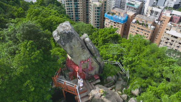 香港探秘地图︱倪嘉雯小背心短裙仔跳“狐仙舞” 40秒可爱场面最难克服心理关口