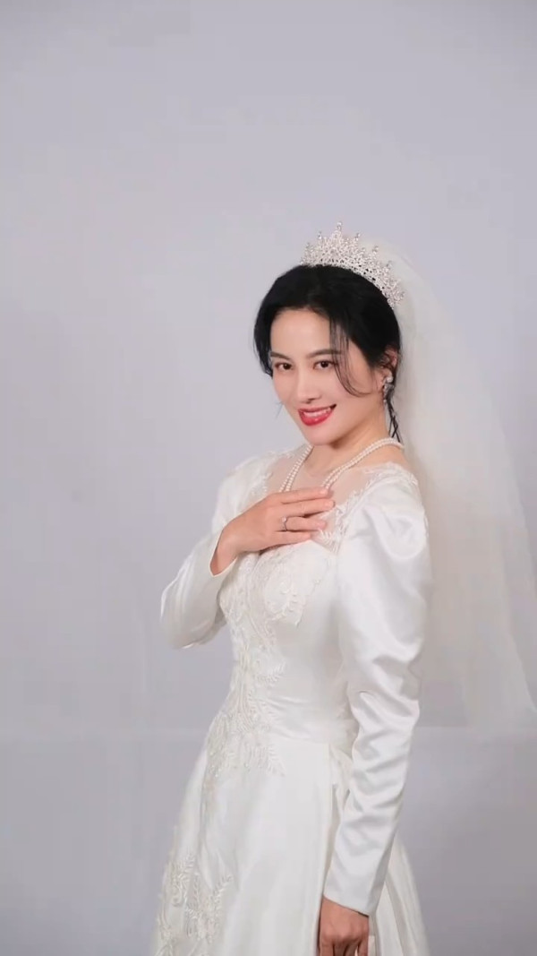 46岁前TVB花旦无预警晒婚纱照!分手7年走出情伤疯传疑似秘密闪婚?