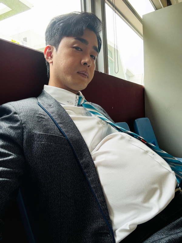 《愛回家》36歲男藝人停播前即宣布轉行做白領！卸下藝人身份回歸素人平淡生活