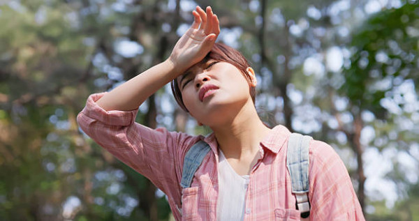 天文台:極端酷熱達37°C！專家教5招防中暑/熱衰竭+應對懶人包／附5消暑清熱湯水