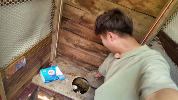 周遊人生｜周奕瑋內地原宿農場體驗原始生活！「無沖水旱廁」堆滿排泄物極震撼