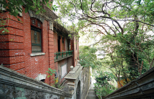 湾仔闹市惊现神秘红砖屋？百年旧建筑曾惊传集体“鬼上身”事件！网友：就算见到唔认得都一定听过
