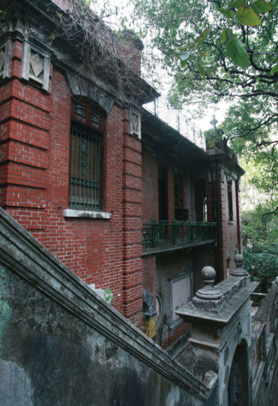 湾仔闹市惊现神秘红砖屋？百年旧建筑曾惊传集体“鬼上身”事件！网友：就算见到唔认得都一定听过