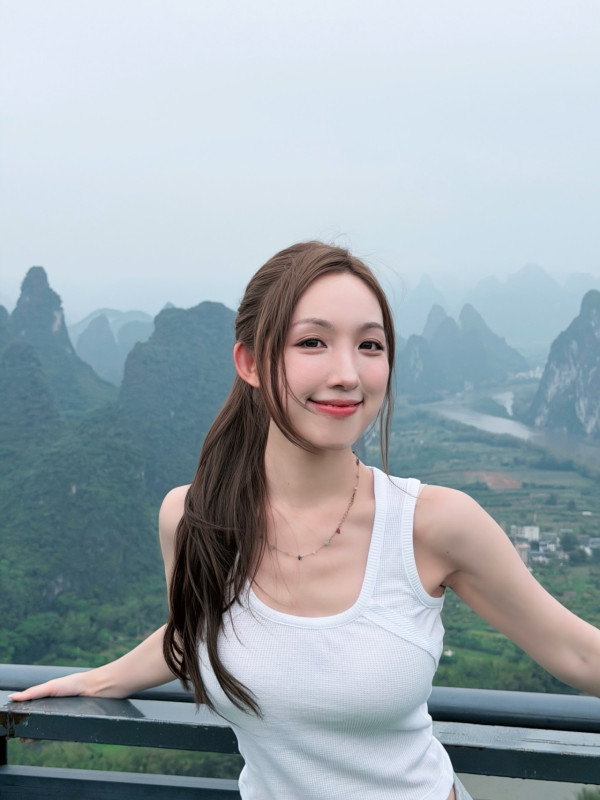 海儿老师激罕晒比基尼相解放SS级身材！晒紧实翘臀勾震憾网友全体暴动