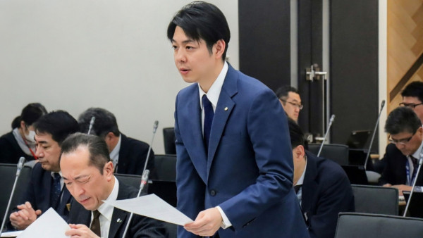 日本最年輕知事憑偶像級顏值爆紅 背景大起底！港台網民狂呼：要移居福井 