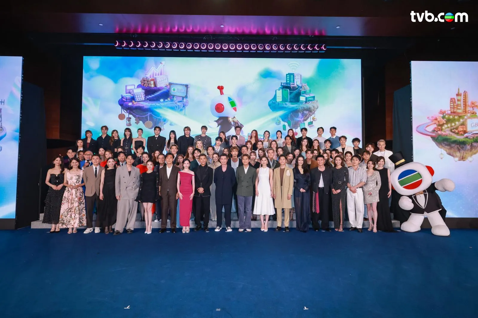 TVB節目巡禮｜小生花旦排位大合照掀暗湧！昔日寵兒由C位流放邊疆企最後一排