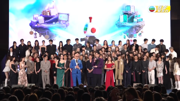 TVB節目巡禮｜小生花旦排位大合照掀暗湧！昔日寵兒由C位流放邊疆企最後一排