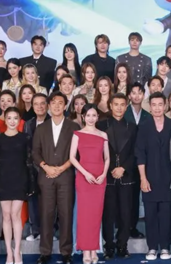 TVB節目巡禮｜小生花旦排位大合照掀暗湧！昔日寵兒由C位流放邊疆企最後一排