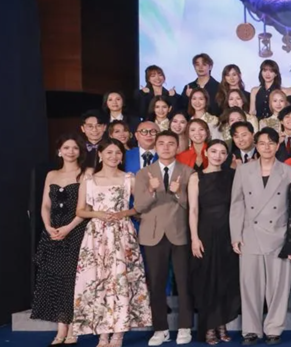 TVB節目巡禮｜小生花旦排位大合照掀暗湧！昔日寵兒由C位流放邊疆企最後一排