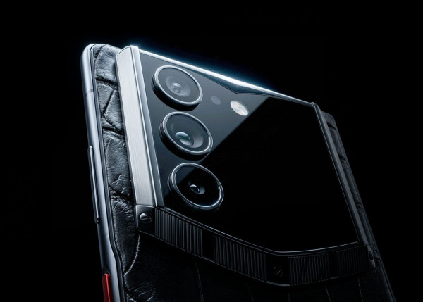 Vertu 推 AI 摺疊機售價 $53,000 港元起！億萬富翁專用手機係點運作？