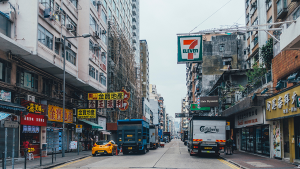 深水埗唐楼封“宝藏住所”!标榜1分钟到地铁 网友看完笑喷:似坐监多些