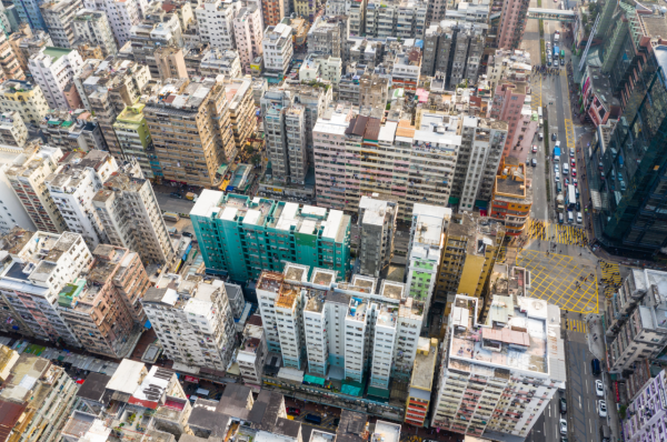 深水埗唐楼封“宝藏住所”！标榜1分钟到地铁 网友看完笑喷：似坐监多些