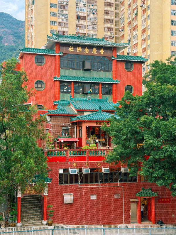 港版千与千寻?黄大仙惊现“隐世油屋”网友:连红色桥都有