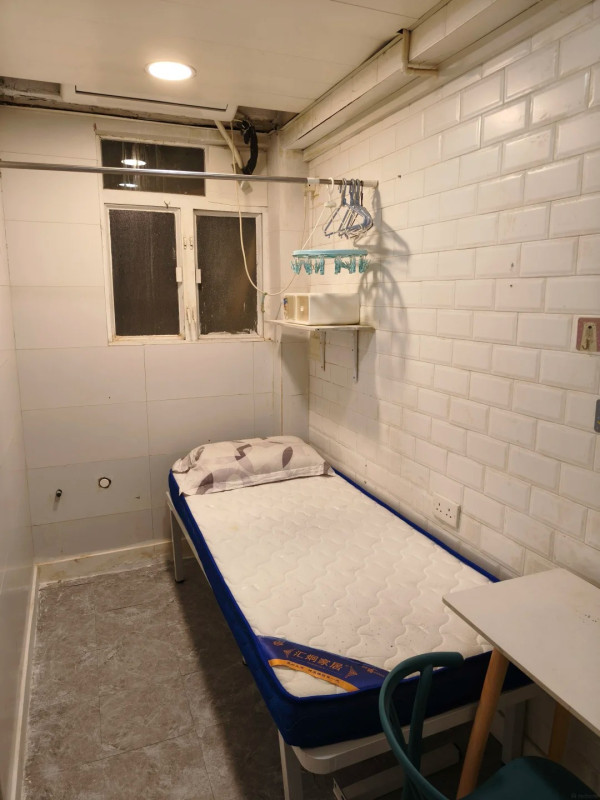 深水埗唐楼封“宝藏住所”！标榜1分钟到地铁 网友看完笑喷：似坐监多些