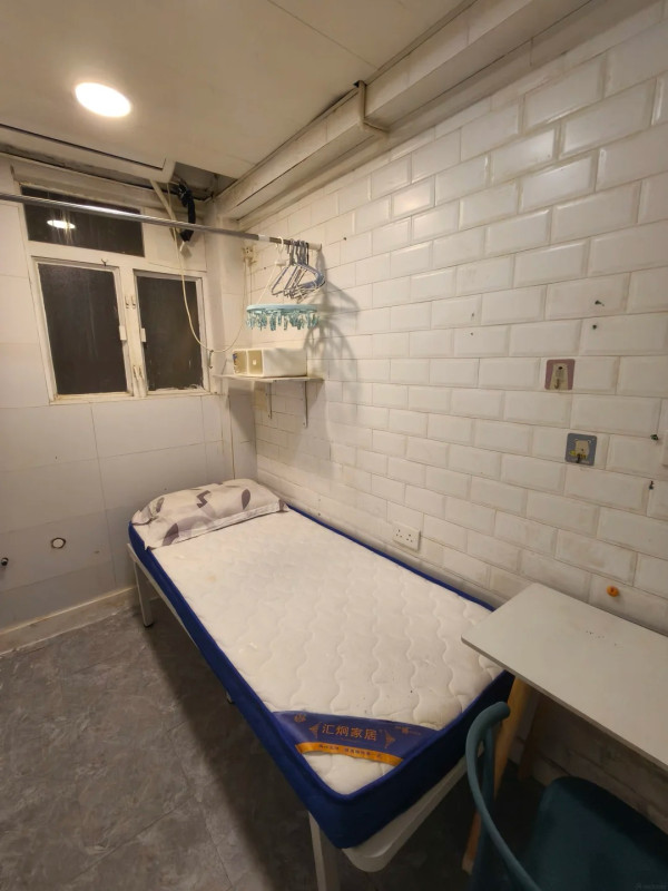 深水埗唐楼封“宝藏住所”！标榜1分钟到地铁 网友看完笑喷：似坐监多些