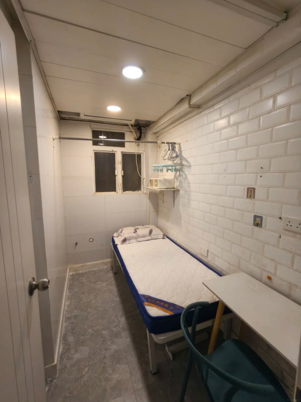深水埗唐楼封“宝藏住所”！标榜1分钟到地铁 网友看完笑喷：似坐监多些
