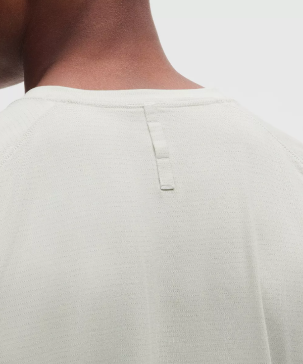Lululemon License to Train 短袖T恤（图片来源︰Lululemon）
