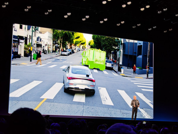 Computex 2026｜最強大腦 NVIDIA Cosmos 3 發佈！機械人擁有「物理靈魂」現場示範自動駕駛車「自言自語」邊揸邊推理
