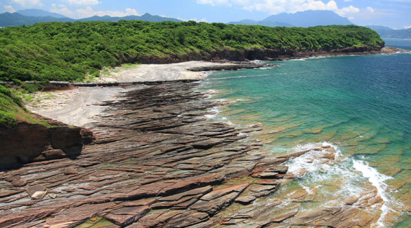 香港大自然美景︱5大世界级地质奇观 赤洲粉色沙滩/东龙洲白崖/东平洲豆腐岩(附包船交通攻略)
