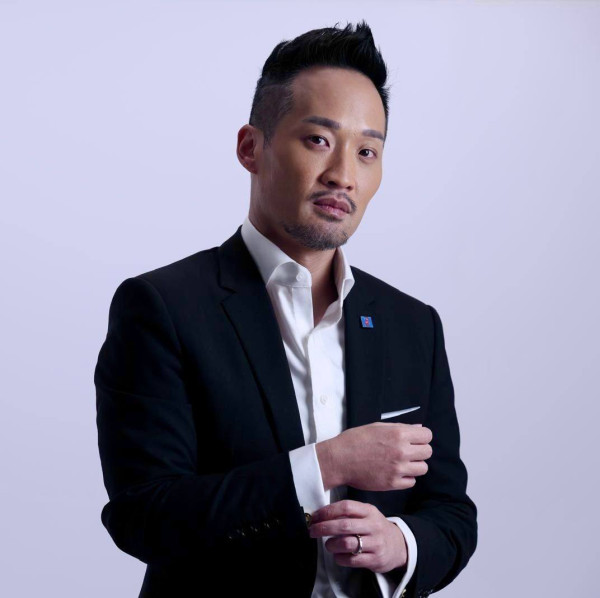 知名篮球教练涉连番掌掴学生！视频网上疯传 疑为篮总副会长翁金骅！网友曝黑历史：曾用战术板拍球员