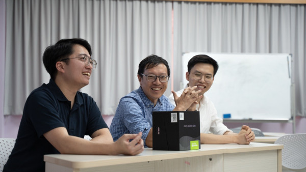 保良局馮晴紀念小學自研校本AI平台 引入ASUS Ascent GX10書本大小 AI 超級電腦保學生私隱兼慳錢