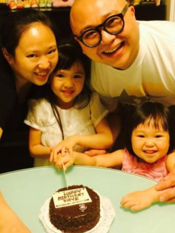Bob大女儿18岁生日震撼挤胸贺成人礼！超低胸Deep V晒深长事业线引网友哄动