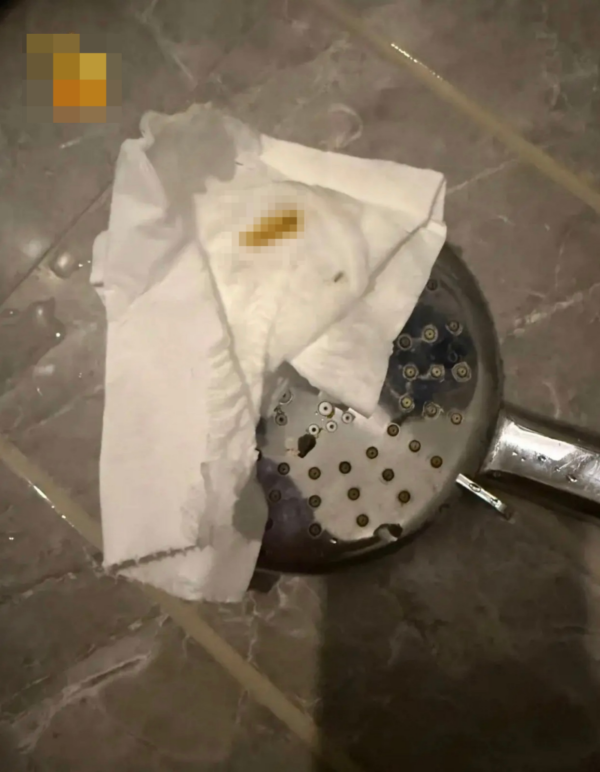 情侶入住內地酒店驚見花灑有糞便！ 洗澡後方察覺索償3千元遭拒 
