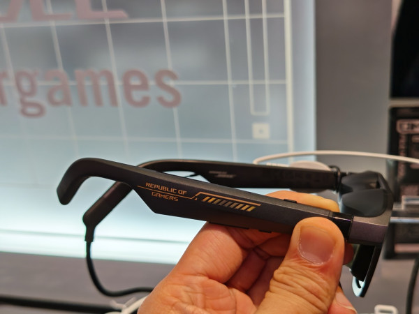 ROG Xbox Ally X20 香港預購｜20 周年黑金半透明手提機　7.4 吋 OLED＋AR 眼鏡套裝 9 月登場