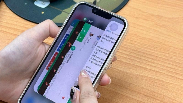 【iPhone慳電迷思】滑手機做「1 動作」原來是幫倒忙？專家：恐令iPhone耗電更快